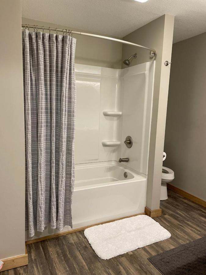 Modern Farmhouse 3 Bed, 2 Bath Apartment, Sleeps 7, Lots Of Space, Steps To Downtown, Honeywell & Eagles Theater Wabash المظهر الخارجي الصورة